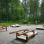 Trebane for utendørs trening, inkludert Platform F180 i en grønn park.