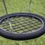 Rund huske Bird Nest Swing (BNS 120 cm) på gressplenen.