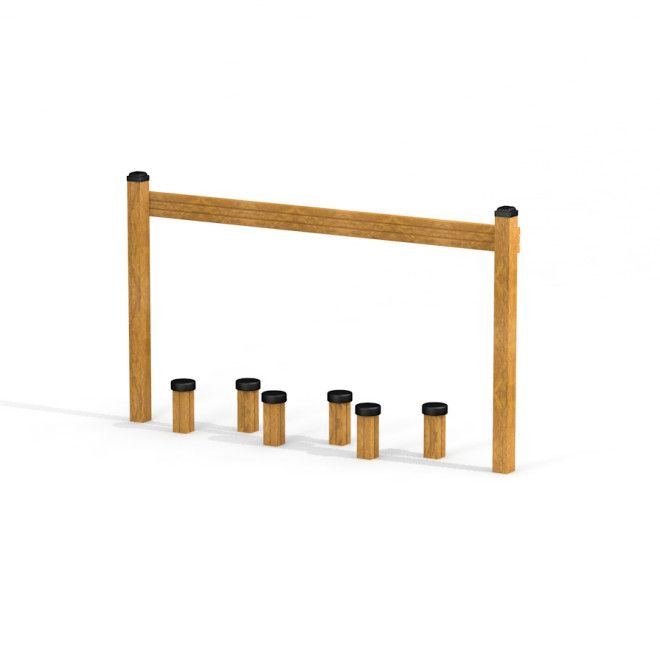 Obstacle Course Stepping Logs i tre med seks trinn og overliggende stang for balanse.