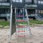 Lekeapparat Klatrespir for barn på lekeplass i boligområde.