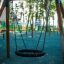 Swing Frame (single, wide) i en offentlig park.